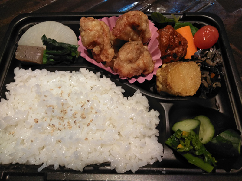 コロナウイルスによる自粛期間に伴い、特別価格にてお弁当を販売しております。